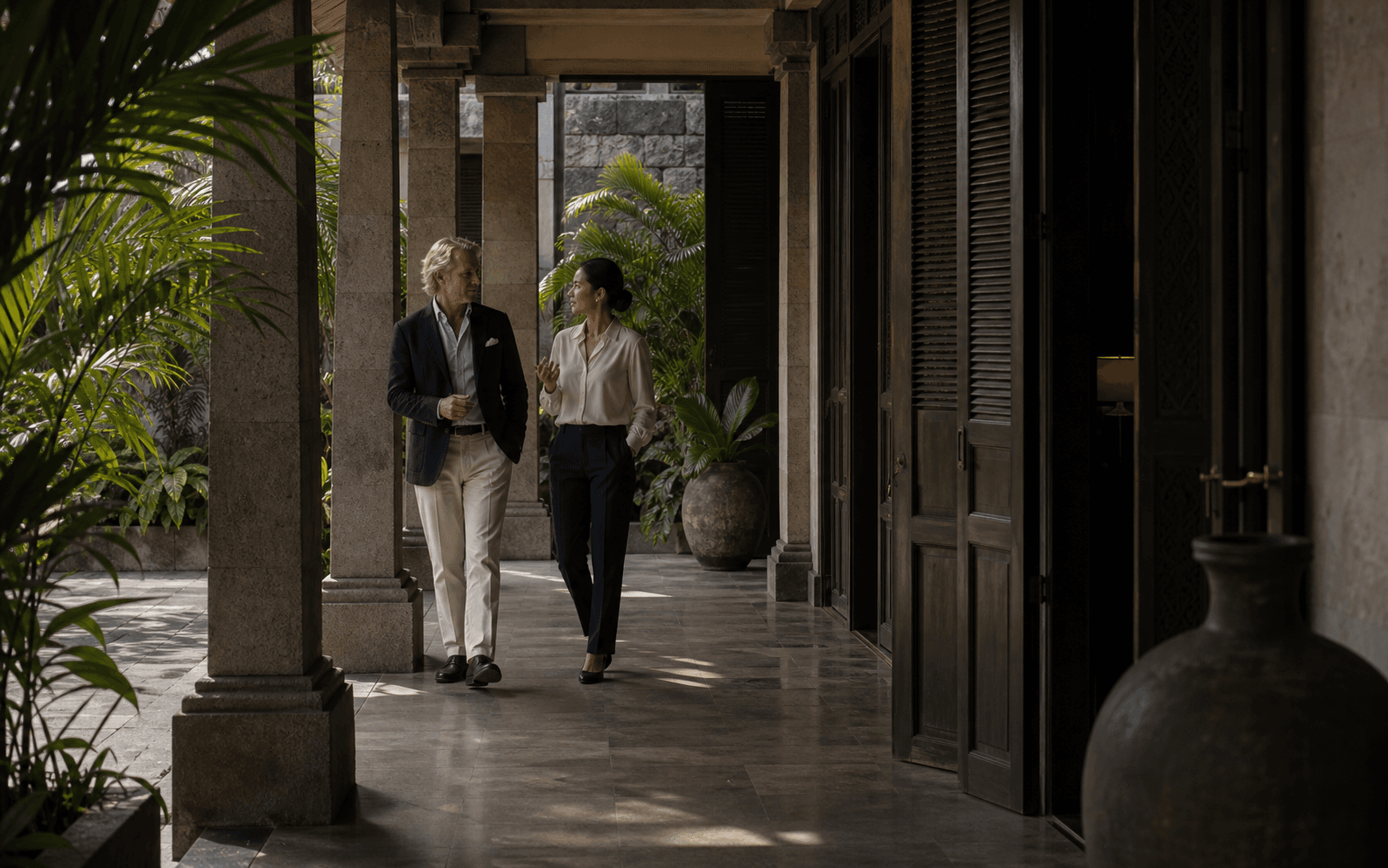 Private management and advisory courtyard atmosphere